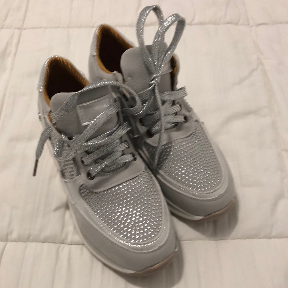 Wedge sneakers